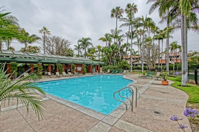 Building Photo - PRIME POOLFRONT LOCATION & CLOSE TO MAIN GATE! BRIGHT & SPACIOUS, END-UNIT POOLFRONT TOWNHOUSE W/...