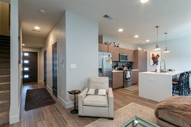 Building Photo - West Side Manhattan Townhome Available July 1!