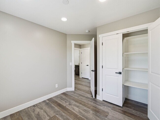 Building Photo - RES_O VAN DER WATT_14512