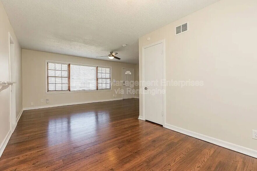 Building Photo - 1618 Oxford Way