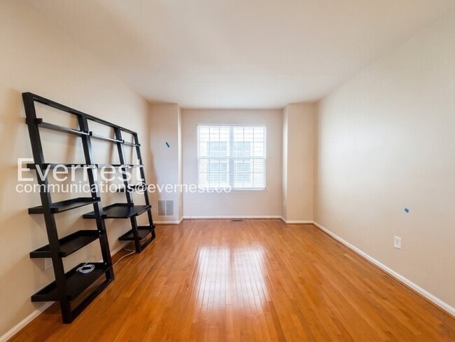 Building Photo - 4 Bed, 3.5 Bath Home with Garage / Pet-Friendly / Available Soon!