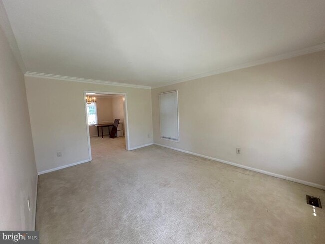 Building Photo - 893 Broad Oaks Dr