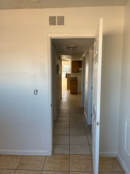 Building Photo - 5648 Meikle Ln