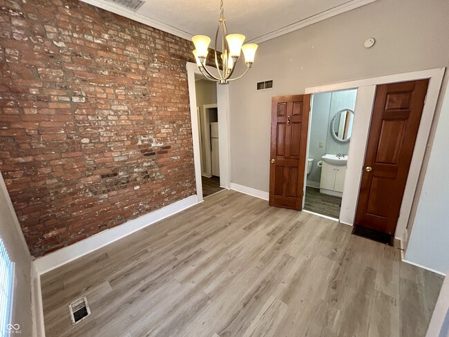 Building Photo - 639 Stevens St