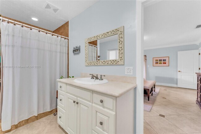 Building Photo - 12600 SW 70th Ave