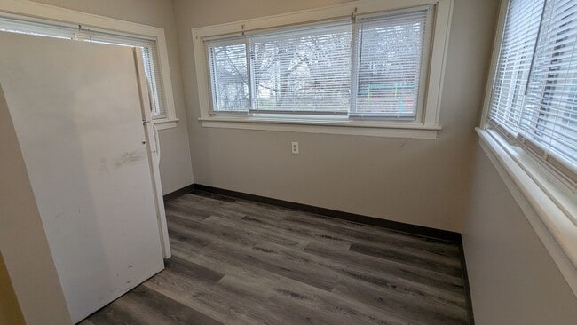 Building Photo - Charming 3-bedroom, 1-bathroom home located in the vibrant city of Akron