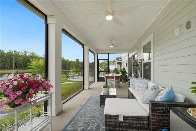 Building Photo - 552 Meadow Creek Dr