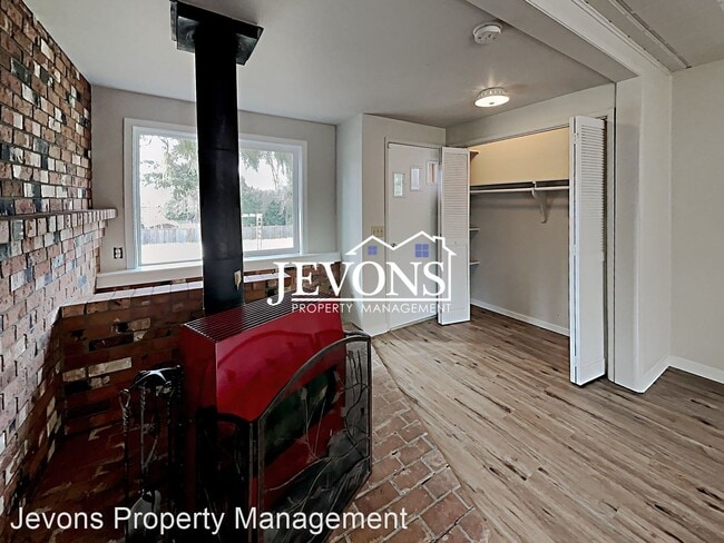Building Photo - 3 br, 2.5 bath House - 8632 116th Ave SE