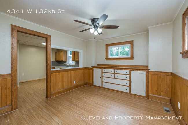 Building Photo - Updated West Side Colonial