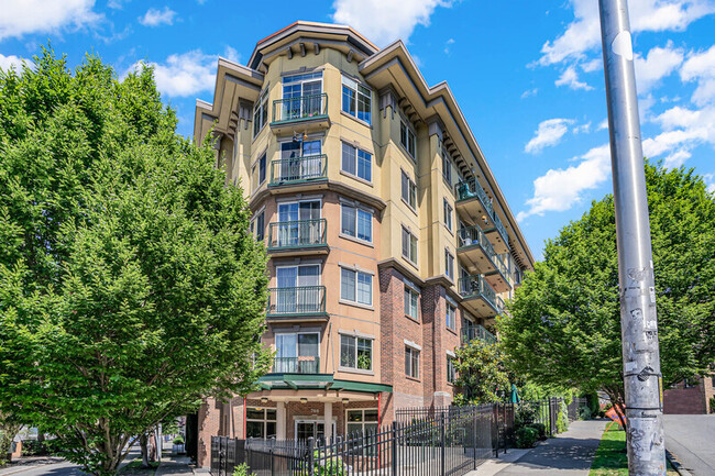 Primary Photo - 700 E Denny Way