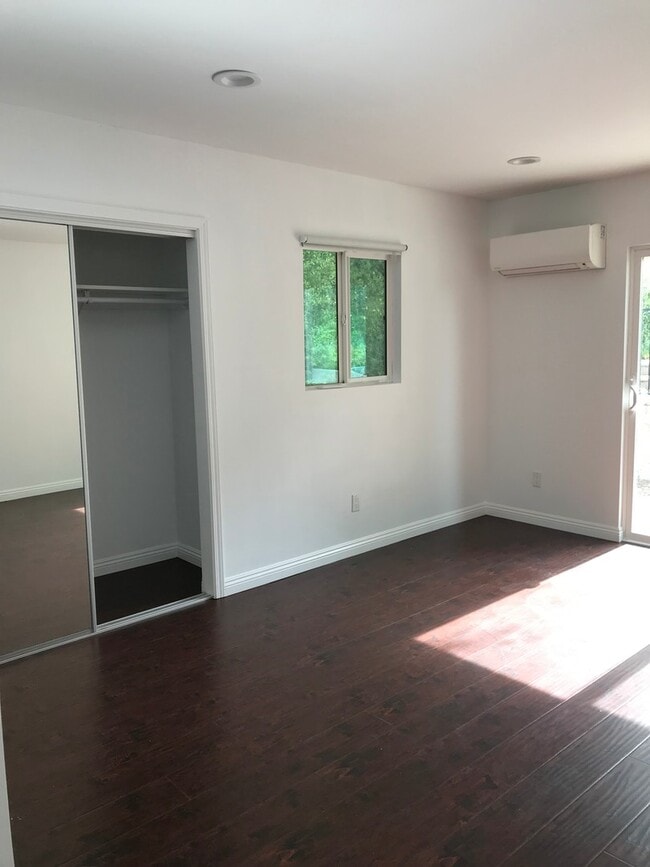 Building Photo - Spacious Dual-Unit Home in Prime Echo Park Location *Close to Dodger Stadium*