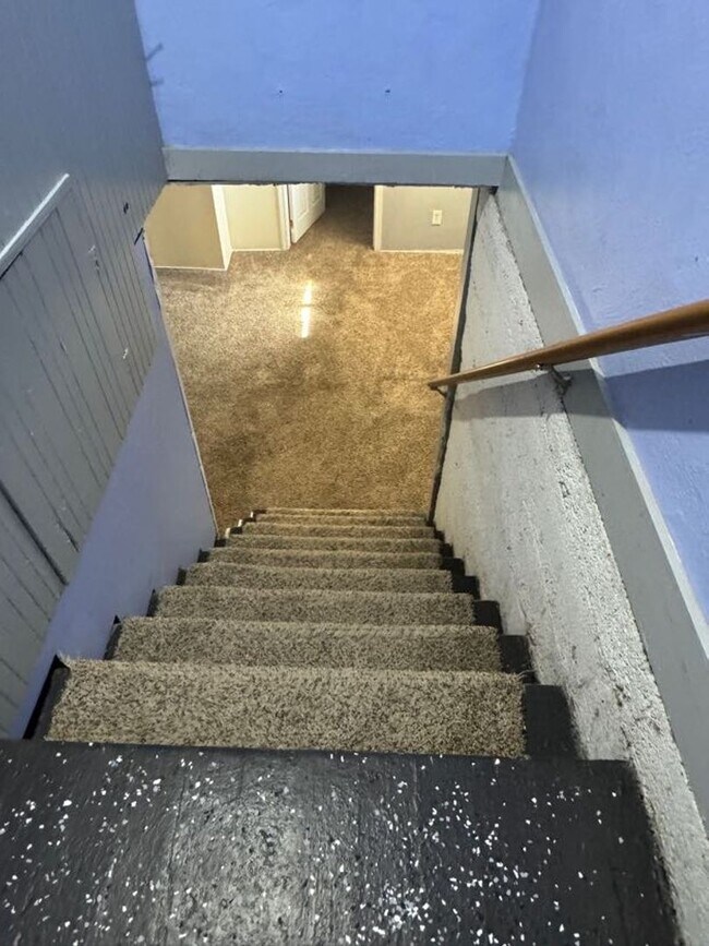 Building Photo - Charming 1920's Home with Large Backyard