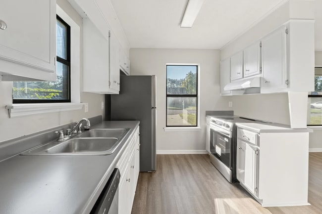 Building Photo - Nice home for rent.