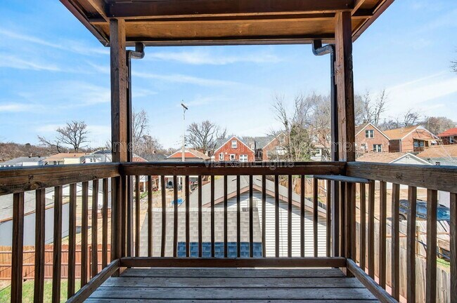 Building Photo - 3923 Miami St