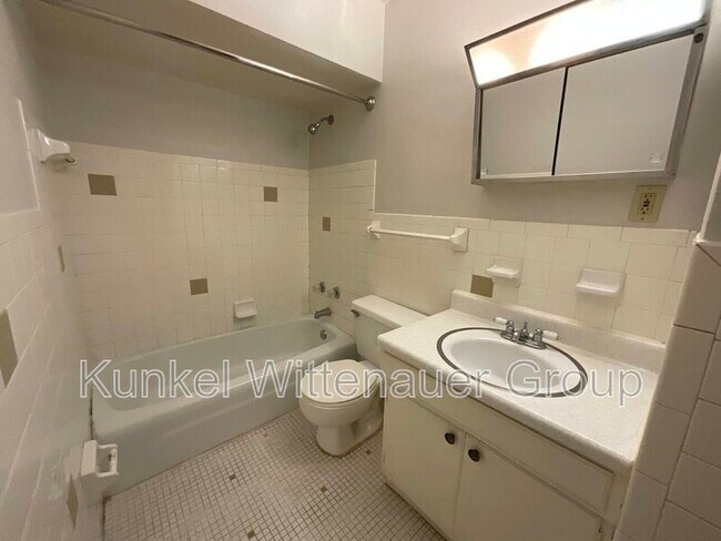 Building Photo - 522 N 38th St