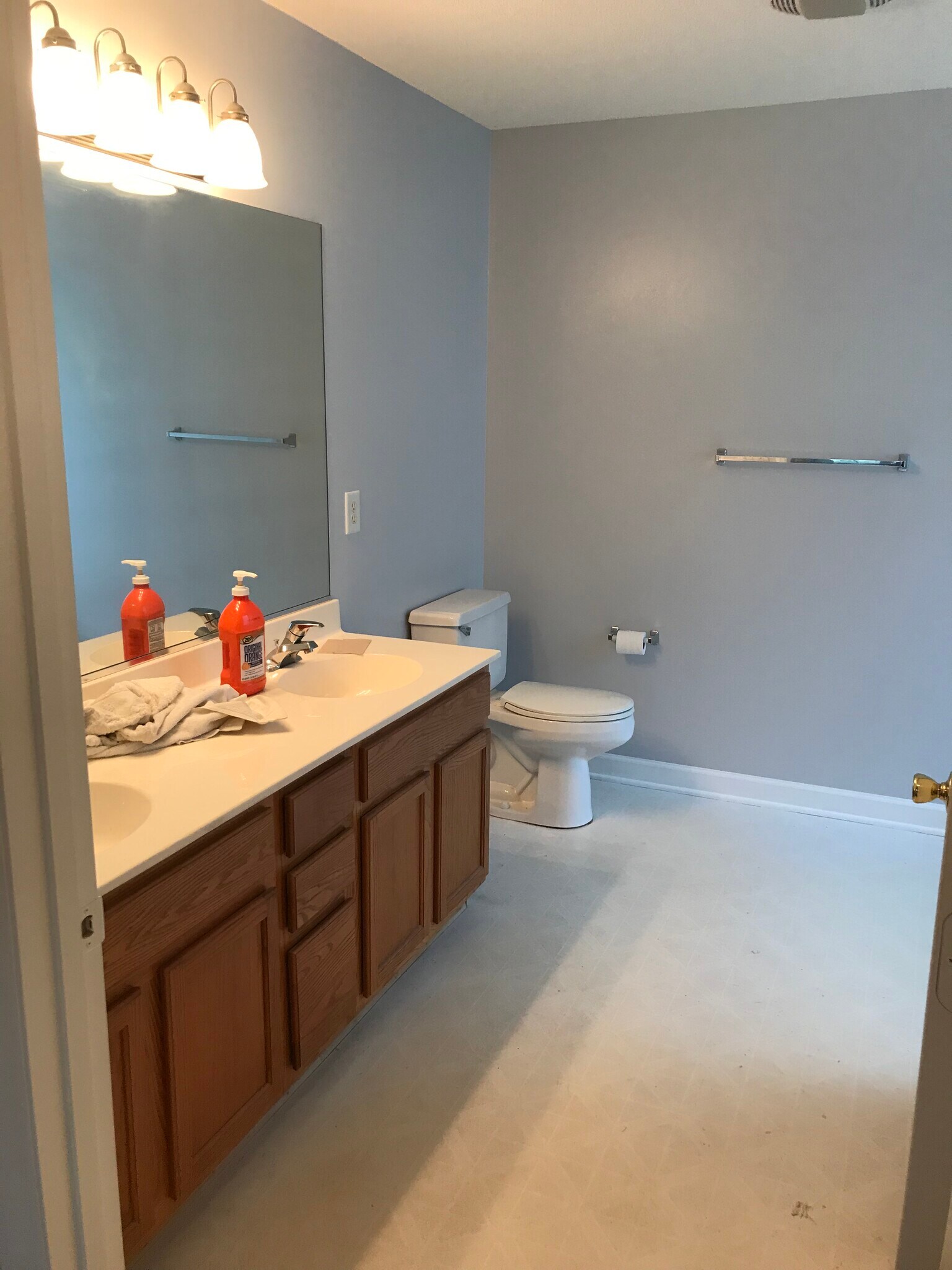 Building Photo - 1950 Hawkcrest Ct