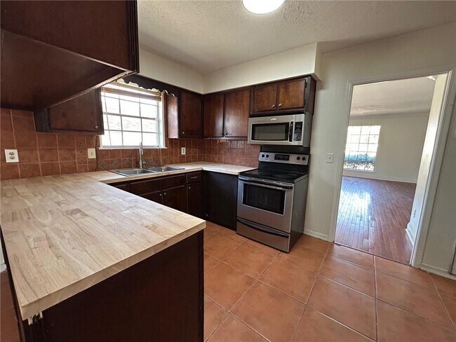 Building Photo - 2603 St Stephens Rd