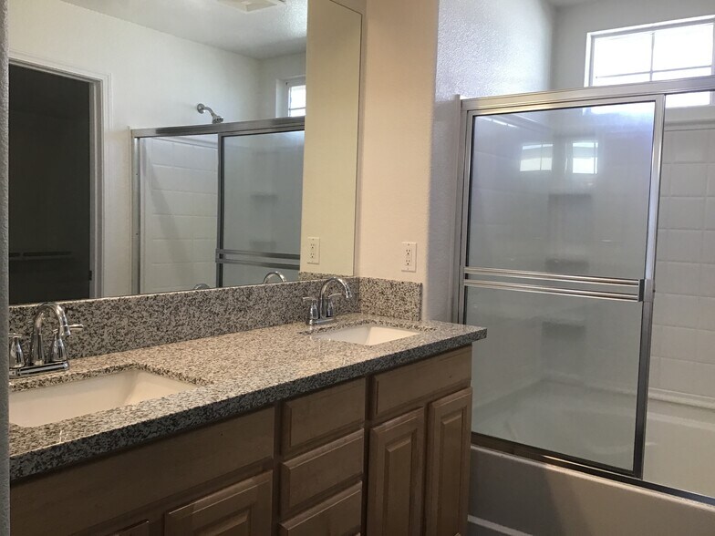 Building Photo - 3976 Dominus Dr