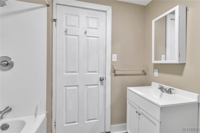 Building Photo - 114 Sawyer Ave