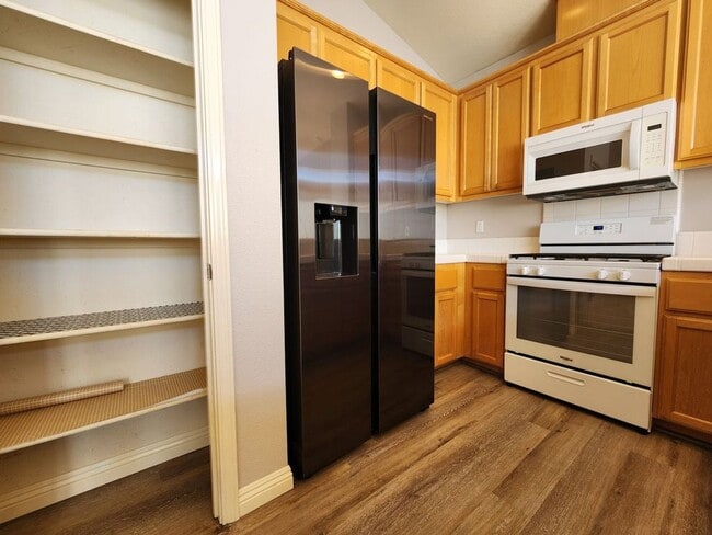 Building Photo - 4 Bedroom for Rent in NW Santa Rosa