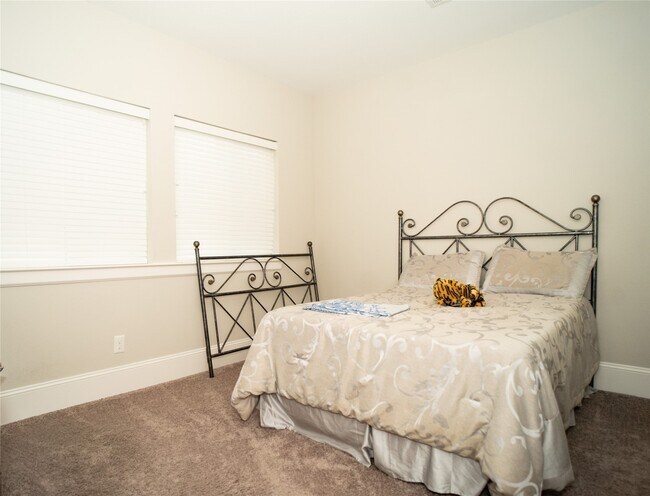 Building Photo - 5730 Brancott Way