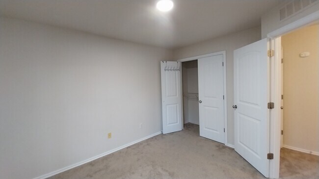 Building Photo - 18116 Viento Dr