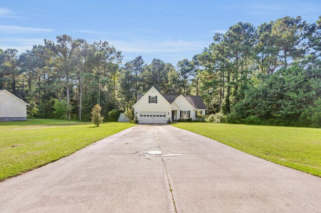 Building Photo - 231 Bishop Dr