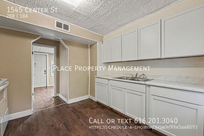 Building Photo - 1545 Center St