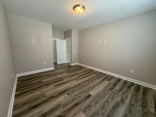 Building Photo - 505 Twisted Oak Dr NW