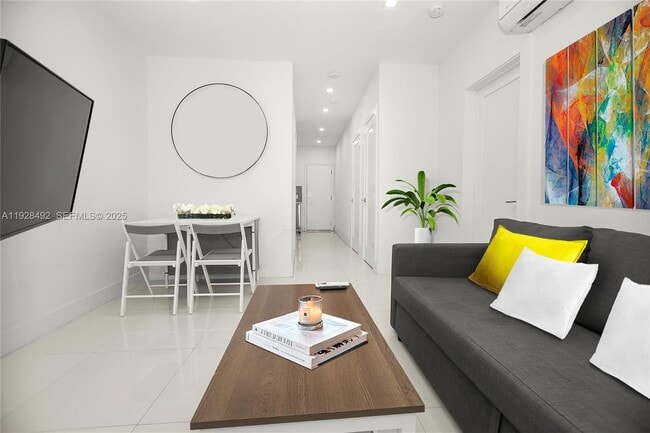 Building Photo - 733 Michigan Ave