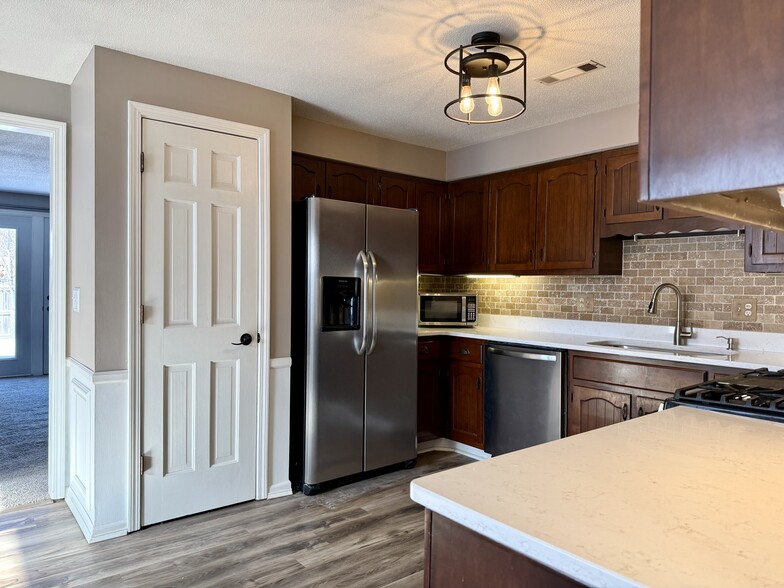 Building Photo - 4612 Mirror Light Pl