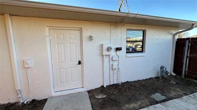 Garage Entry - 185 SE 62nd Ave