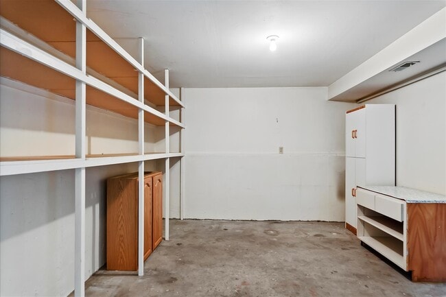 Building Photo - 6190 N Shandee Dr