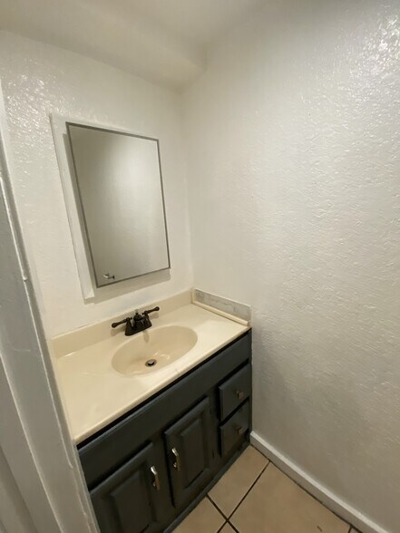 Building Photo - 7901 Montgomery Ave