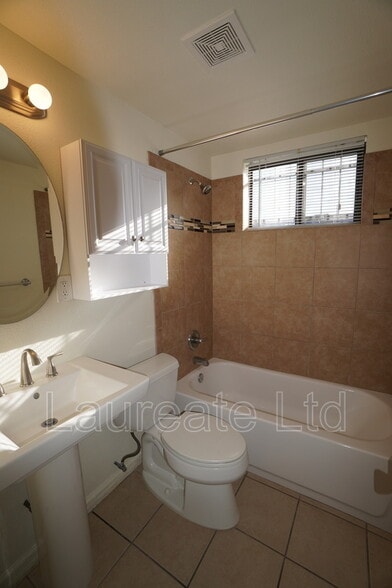 Building Photo - 1124 Rosemary St