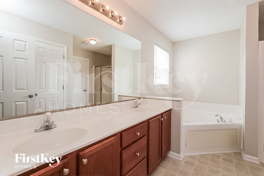 Building Photo - 4608 Mallard Creek Dr