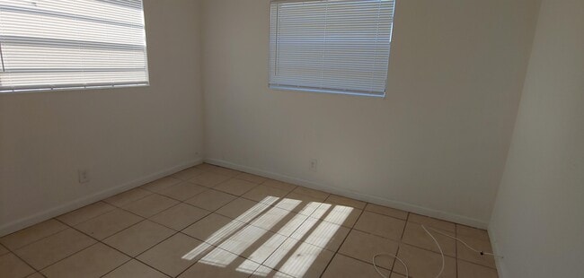 Building Photo - 830 NW 38th Ave