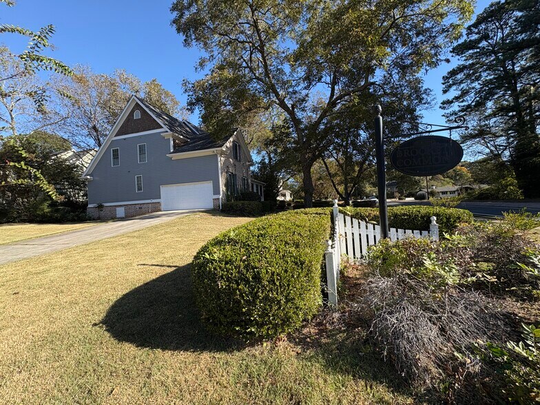 Building Photo - 1736 Brockett Rd