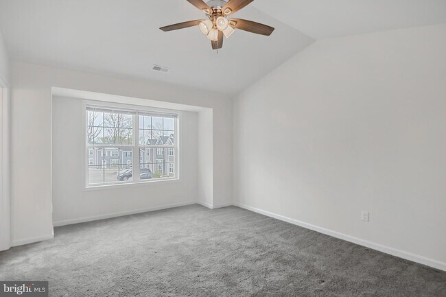 Building Photo - 2609 Maplewood Cir