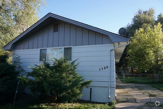 Building Photo - Duplex