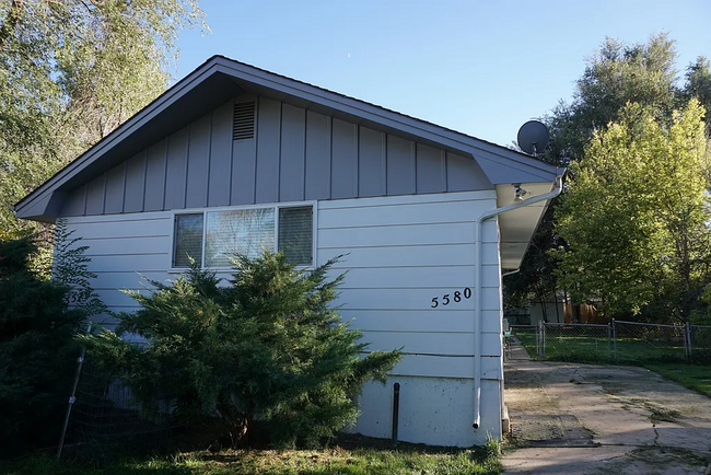 Building Photo - Duplex