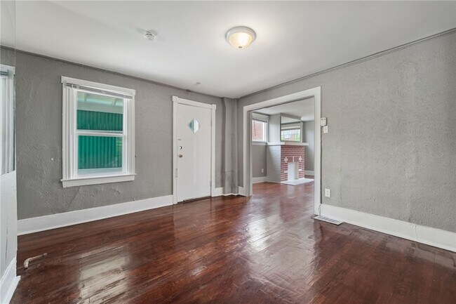 Building Photo - 160 Hazelwood Ave