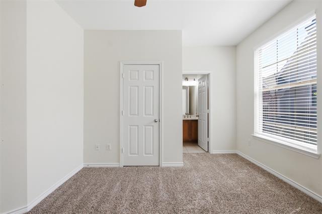 Building Photo - 2113 Grove Park Ln