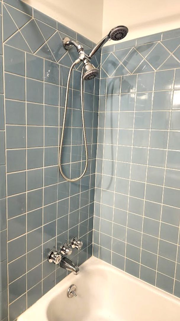 Building Photo - Beautiful 3 Bed 2 Bath Corner Lot