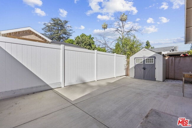 Building Photo - 6717 Cedros Ave