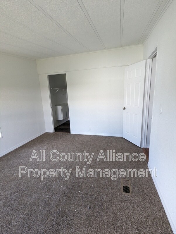 Building Photo - 34335 Lodge Dr