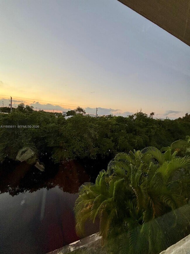 Building Photo - 1400 NE 54th St