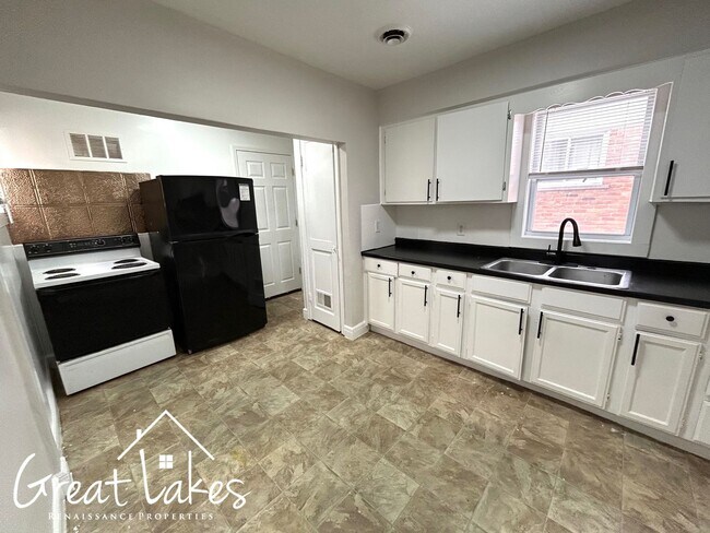 Building Photo - Lovely 3 Bedroom 1 Bathroom now available for rent