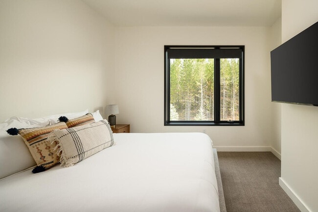 Building Photo - 4 Boathouse Way