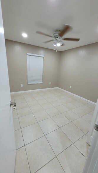 Building Photo - 4021 Catalina Dr